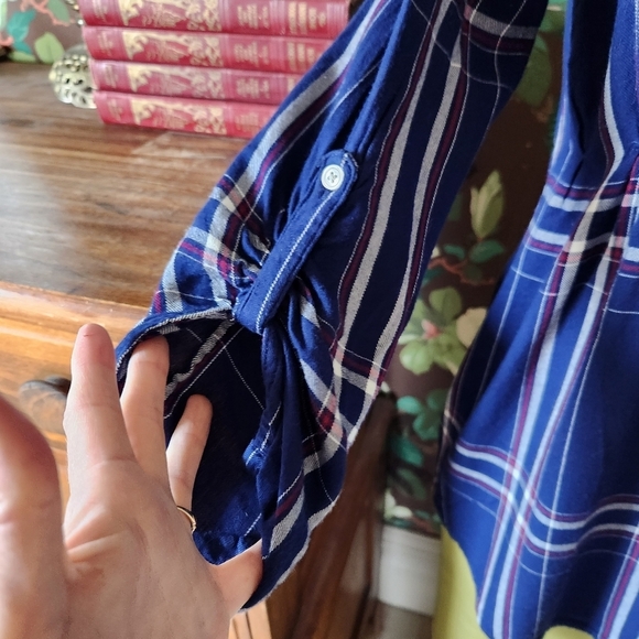 LED Luxe Essentials Plaid Top Size Small - Picture 3 of 12